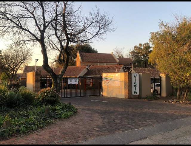 2 BEDROOM TOWNHOUSE FOR SALE IN ZWARTKOP